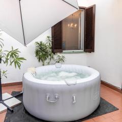 Zen Retreat with Jacuzzi, Patio & Private Garage Plus Automatic Check in 24 7 with Netflix Dazn and Disney Plus