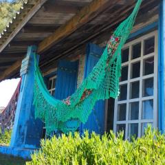 Casa beiramar, vista mar e pinheiros, pé na areia