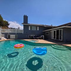 Huge House with Pool! Sleeps 16 - BBQ - Shuffleboard