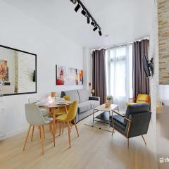 Intimate Flat w A C & Jacuzzi - 2BR 6P Montmartre