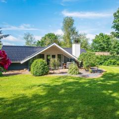 Secluded Oasis by Kvie Lake-By Traum