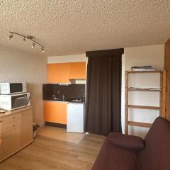 Appartement au pied des pistes avec balcon à Super Besse - FR-1-814-16