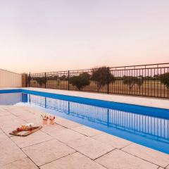 Ceol Na Mara - Luxury Pool Escape with Golf Views