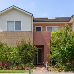3 bedroom Townhouse next to River East Melbourne