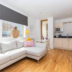 Pass the Keys Oxford Castle - City Centre Apartment Balcony