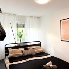 Helle 2 Zimmer Wohnung mit Balkon gemütlich & zentral