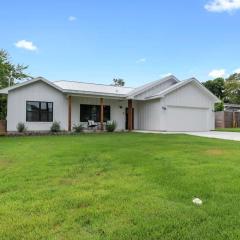 Luxury Home 3blck from Main St with FirePit