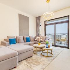 Chic Apartment with Balcony & Views