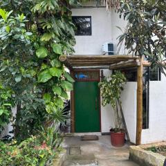 Quarto com banho privado e lavanderia