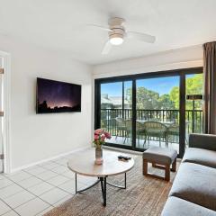 Beautiful Lake Views- Walk to Amenities