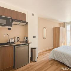 Charming 21m Studio in Paris 20 with shared terrace
