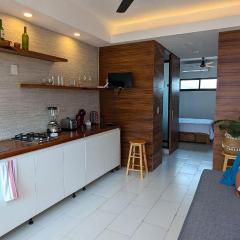 Cozy studio steps from the beach and downtown (2)