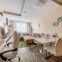 La Dolce Vita -Massage Shower Stay with AC, Balcony near the City Park