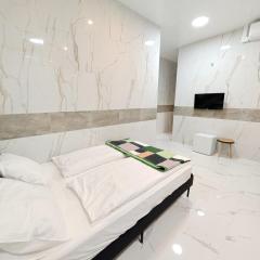 Elegant Vienna Apartments in Prime Location Steps from Danube & Prater YB4