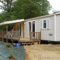Mobil home confortable avec terrasse, espace pour 4 personnes - API-1-52-426