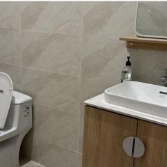 غرفه وصاله ومطبخ فندقي صغير هاديه