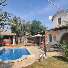 Holiday Home Sisan near Beach & Pool