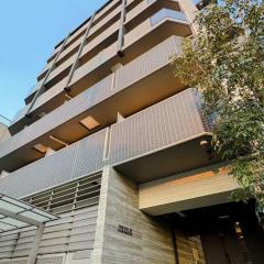 Compass 5 minutes from subway Direct access to airport