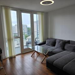 Luxury 2 Bedroom City Centre Apartment Sleeps Up to 6 HS2 Deals available