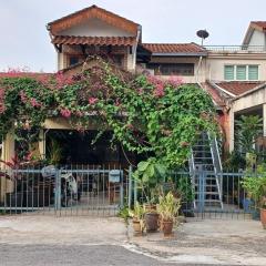 Serene Mountain Retreat in KL - Entire House for Rent