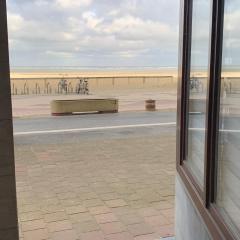 BEACH apartment met directe toegang tot het STRAND !