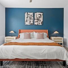 Lux 1BR - Pool, BBQ - Near Med District & Nightlife - Gated Community