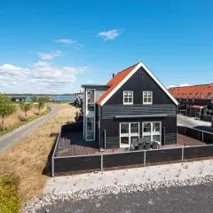 7 person home in Juelsminde