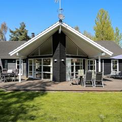 10 person holiday home in Væggerløse-By Traum