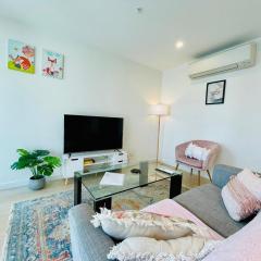 Comfy Unit in front of Crown with Free Parking