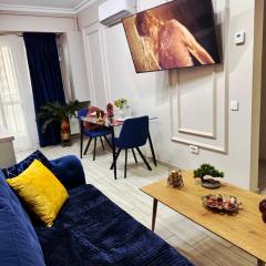 Deluxe Azure Apartment near Palas Mall