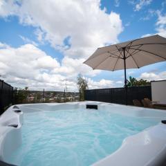 Villa Bulle Dorée & Jacuzzi privé au cœur du centre touristique et thermal face Snowworld