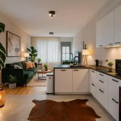 Modern Comfort - Bus & Tram at Door