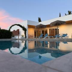 APARTAMENTOS LA MAR SALÁ piscina compartida