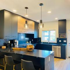 NEW Luxury Family Friendly Entire House Near Downtown WEM, 3 Bedrooms
