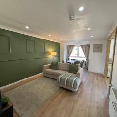 Luxurious 2 bedroom, 8 mins from city centre