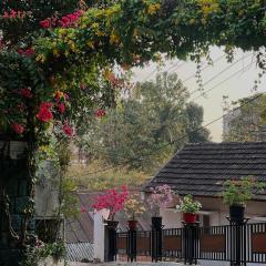 Little Chandhana Guest House