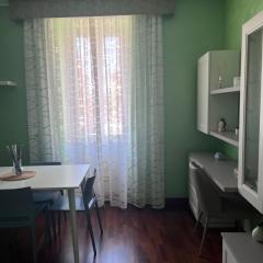 Rome full apt 4 people close to Colosseum Mao house