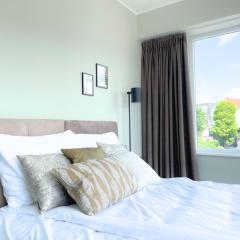 Comfortable Room w Private Bathroom