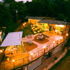 Jaadooghar Madcap Mudhouse