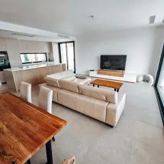 Fee4me Exclusive Villa with Pool and Parking
