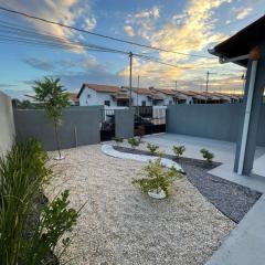 Casa na Av Principal, 1 quarto, Mesa de escritório e Garagem