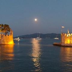 NAFPAKTOS APARTMENT, STUDIOS AND ROOMS iN PORT