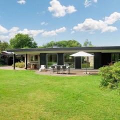 8 person holiday home in Asnæs