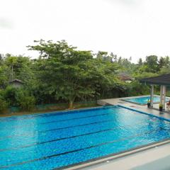 Spacious 3B 2B Parking Pool Gym