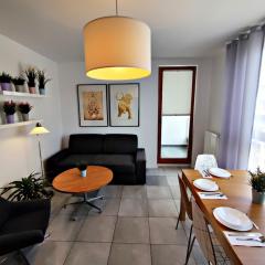 Fully equipped, comfortable and modern apartment with a balcony, very close to the city center, garage available in the building