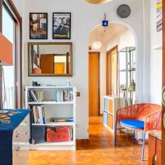 Ampia stanza luminosa a San Giovanni, piano alto con finestra o balcone