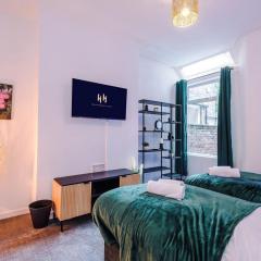 Large 4 bed House Sleeps 8 By Host A Home