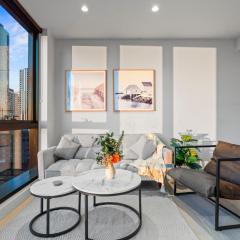 Luxury 3BR in Melbourne CBD with Skyline Views, Pool, Gym, Sauna