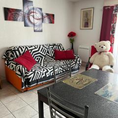 Studio 102 Les Sandia