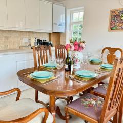 Modern 1-bed Apartment, Sleeps 4, Free Parking, Netflix, WiFi, New build